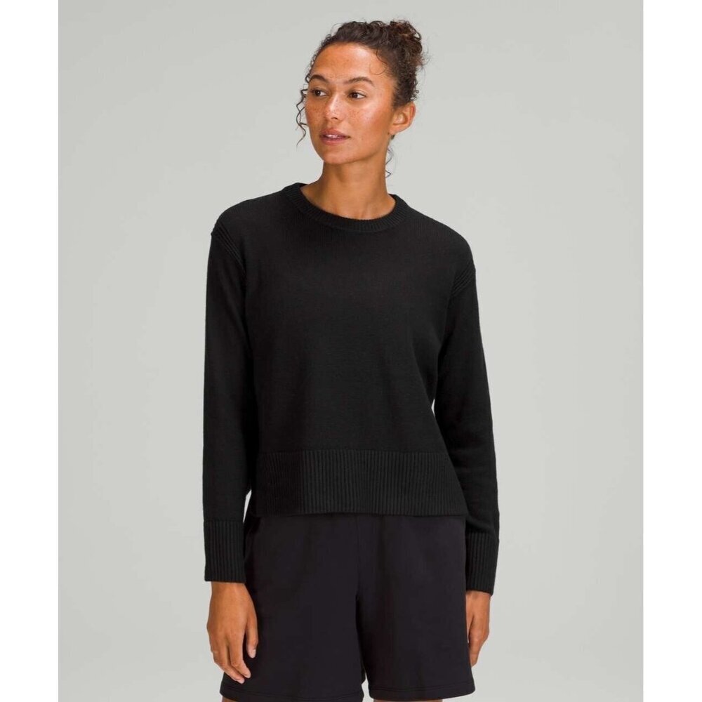 Lululemon Women's Size Small 4 Cashlu Boxy Crewneck Sweater Black Crop Knit GUC